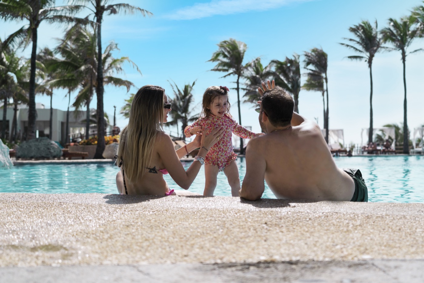 Swimming pool with palm trees at Hotel Grand Oasis Cancun