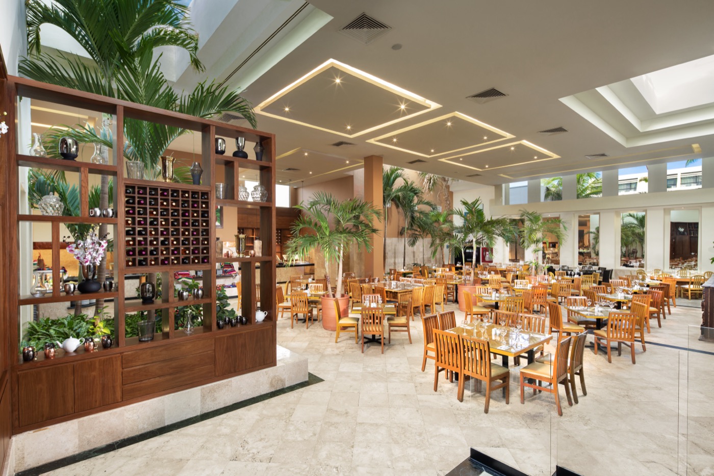 Inside view of the Coyote Loco Bar at Hotel Grand Oasis Cancun