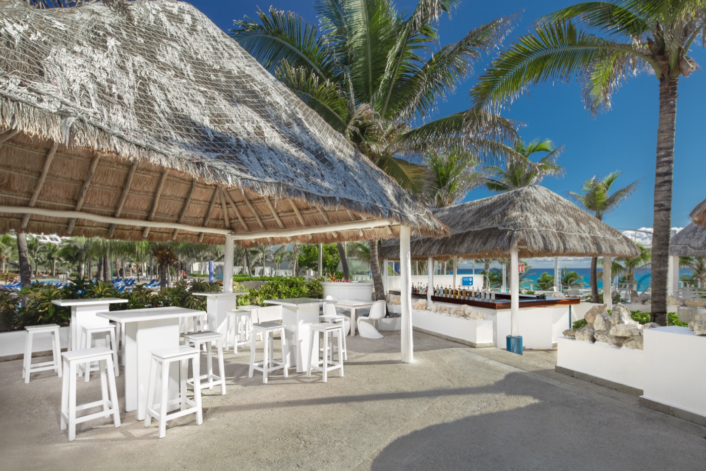 Inside view of the Coyote Loco Bar at Hotel Grand Oasis Cancun