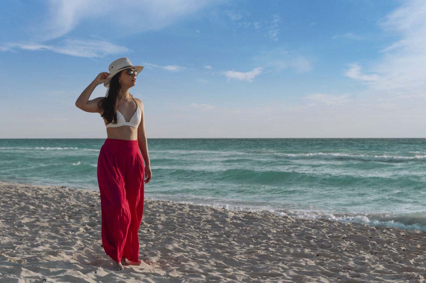 Playa frente a hotel Grand Oasis Cancun con olas