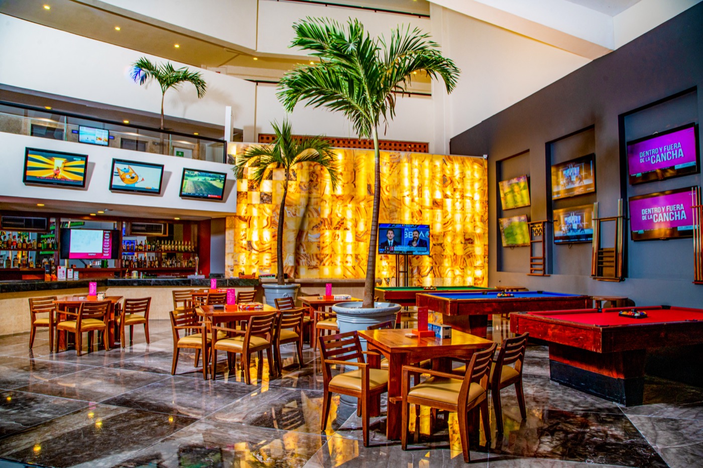 Bars & Restaurants of Grand Oasis Palm Hotel