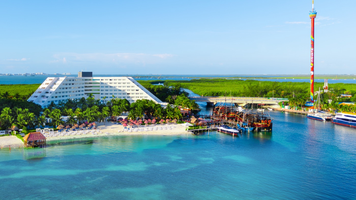 Panoramic Photo of Grand Oasis Palm Hotel