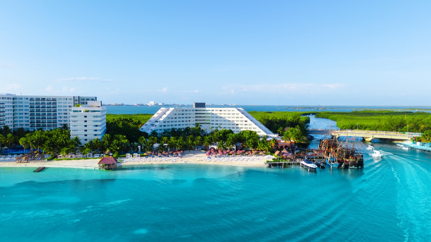 Panoramic Photo of Grand Oasis Palm Hotel