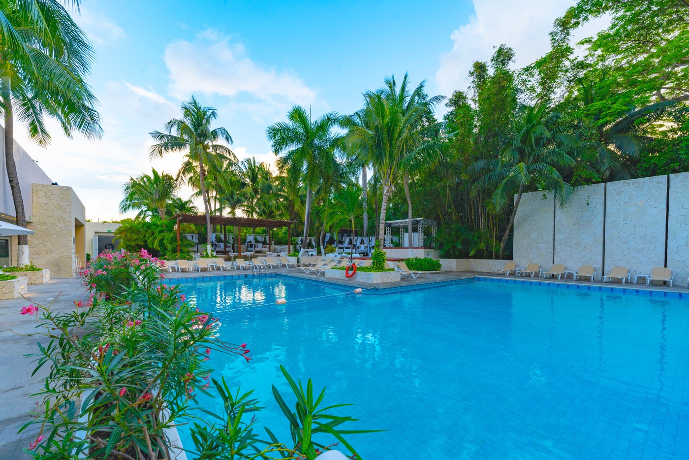 View of pool on sunny day at Oh! Cancun The Urban Oasis hotel